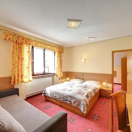 Gosciniec Nad Potokiem Bed & Breakfast 3*